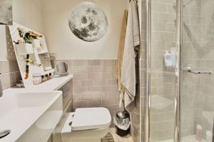 Ensuite- click for photo gallery